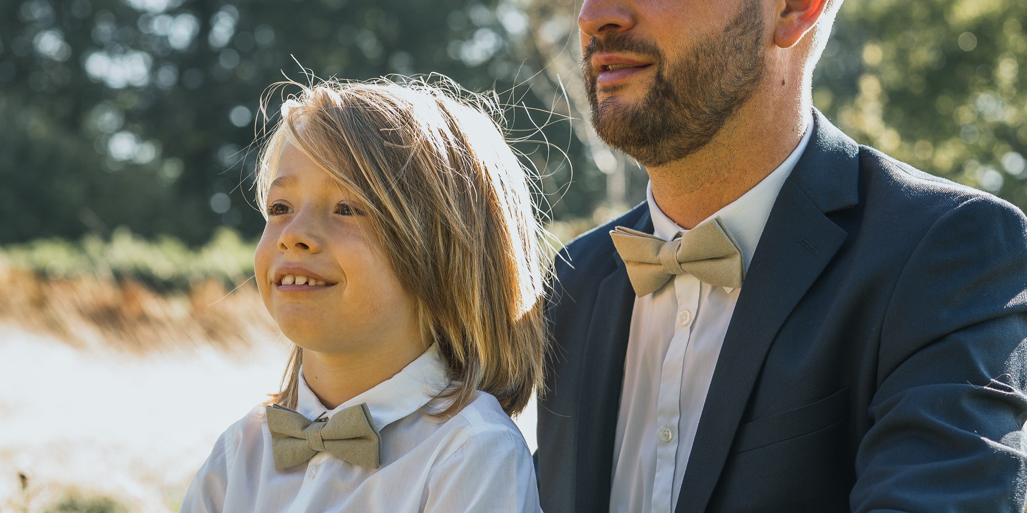 Les Accessoires de Costume pour les Mariages en Plein Air : Guide Estival Imagem