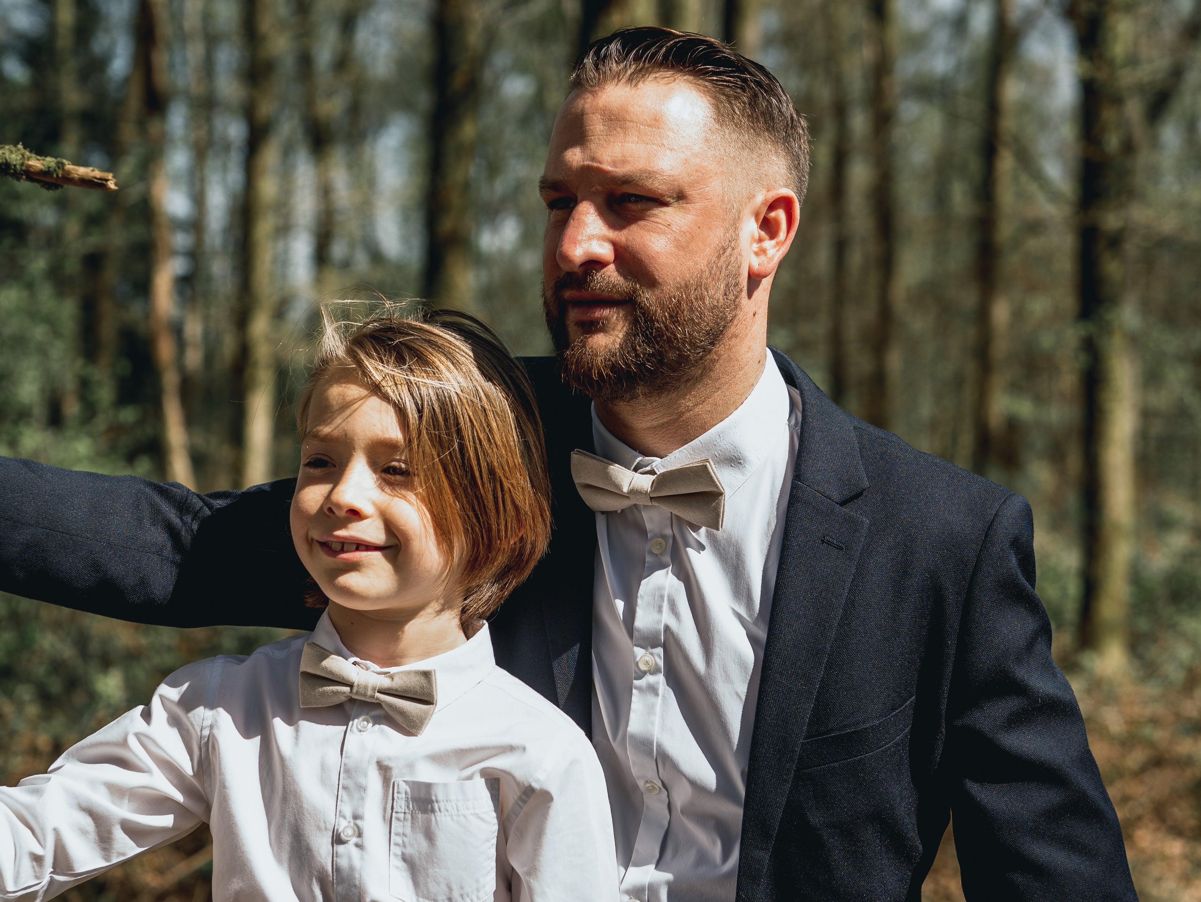 Nœud Papillon Père & Fils : Créez un Duo Stylé et Complice 👔 Imagem